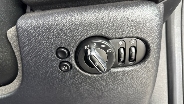 MINI Hatchback 135kW Cooper S Level 2 33kWh 3dr Auto Electric Hatchback